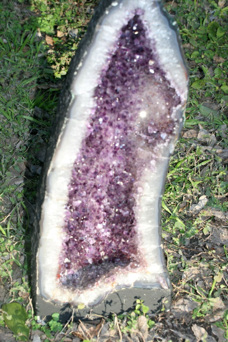 Amethyst Geode is well know for the ability to calm the mind 5216